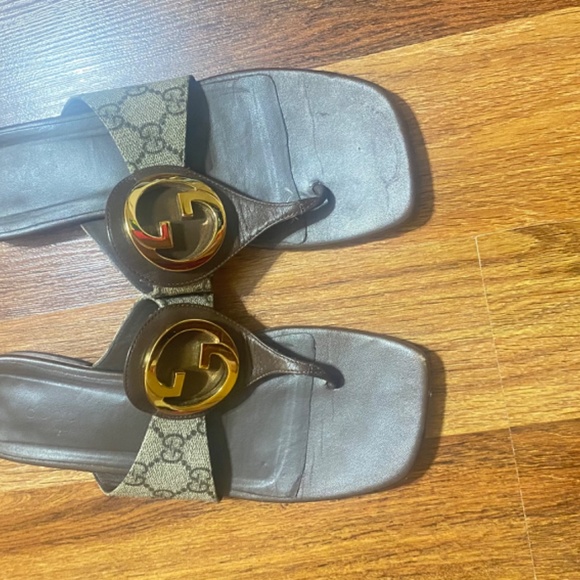 Gucci tennis shoes/ Gucci thong sandal - Picture 4 of 9